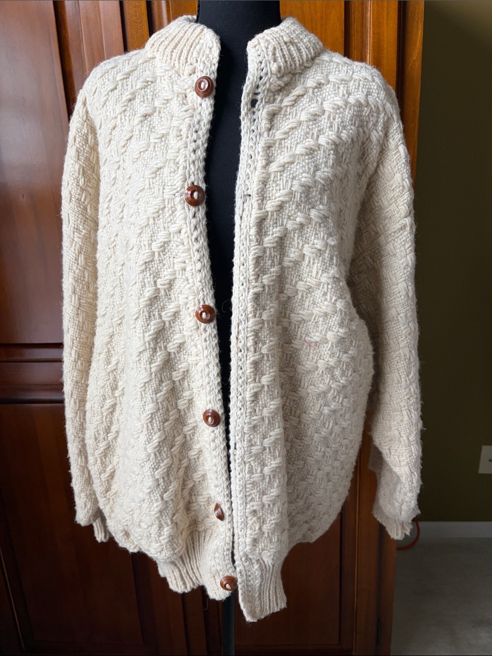 OTavalo Chunky Cream Cable Knit Cardigan